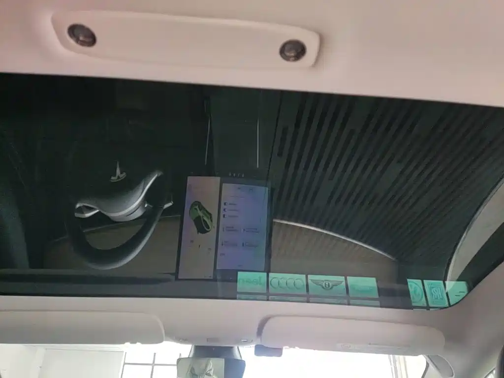 Tesla Model 3 — миниатюра 18