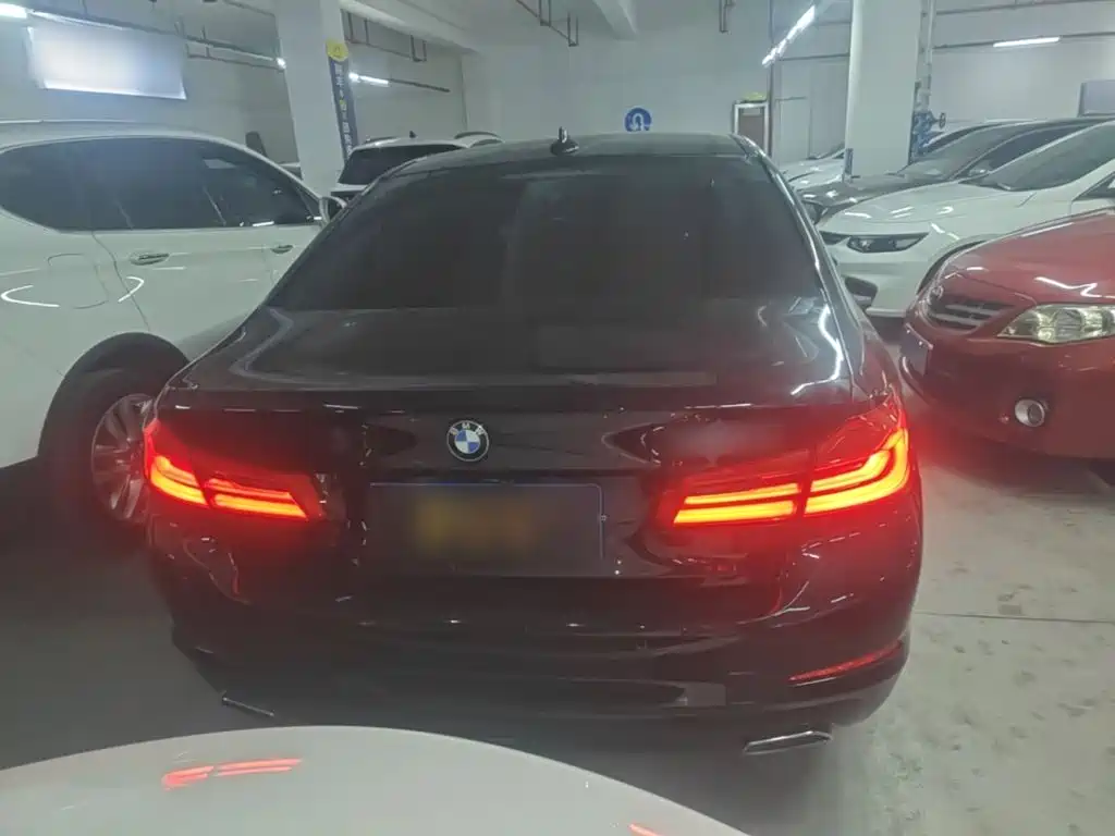 BMW 5 Series — миниатюра 6