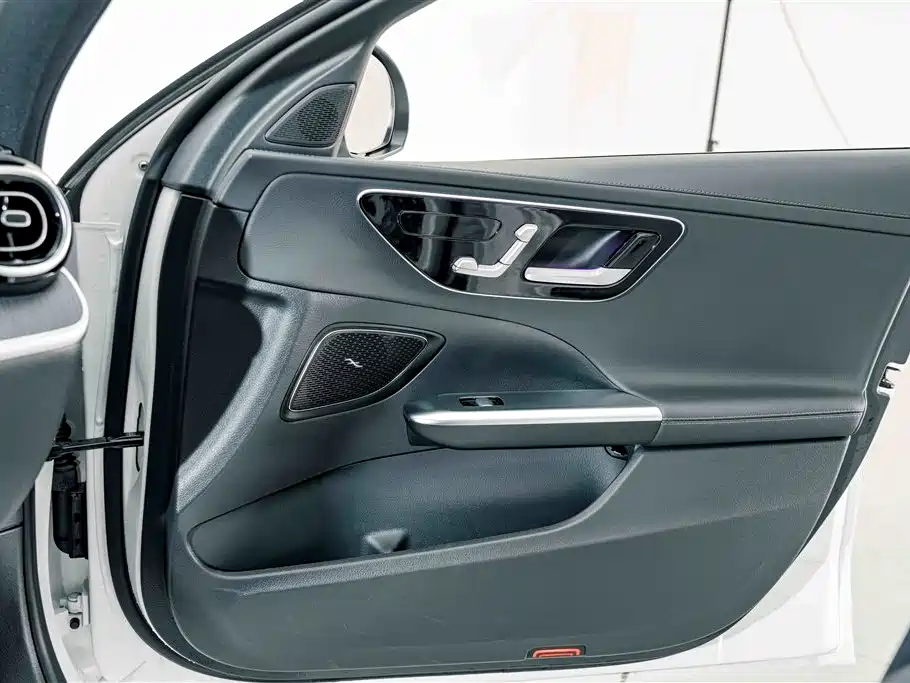 Mercedes-Benz C-Class — миниатюра 12