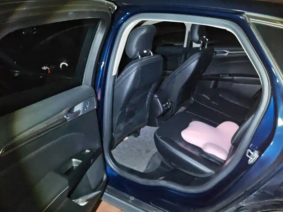 Ford Mondeo — миниатюра 11