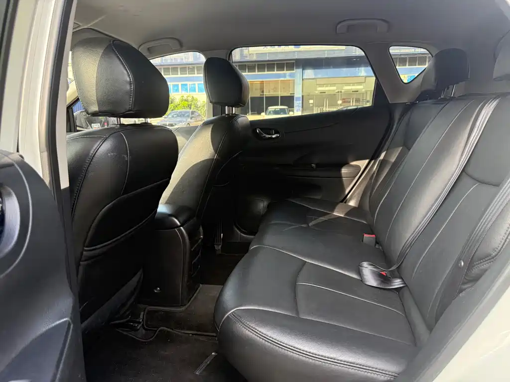 Nissan Tiida — миниатюра 6