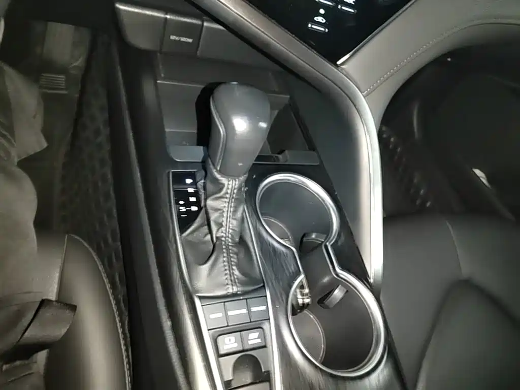 Toyota Camry — миниатюра 14