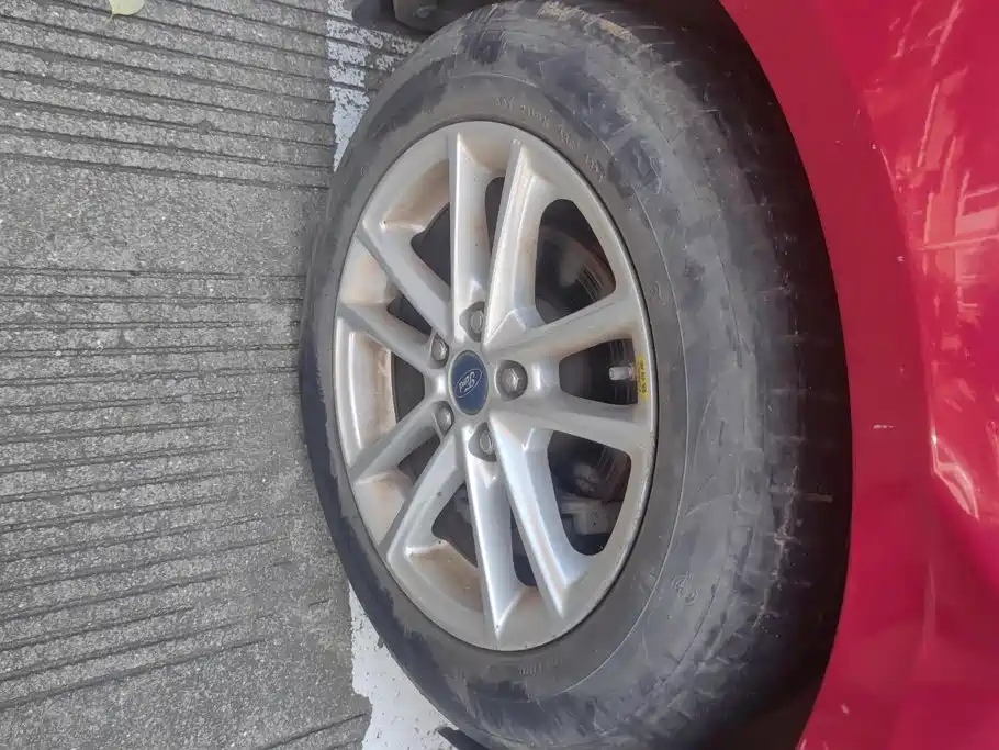 Ford Focus — миниатюра 6