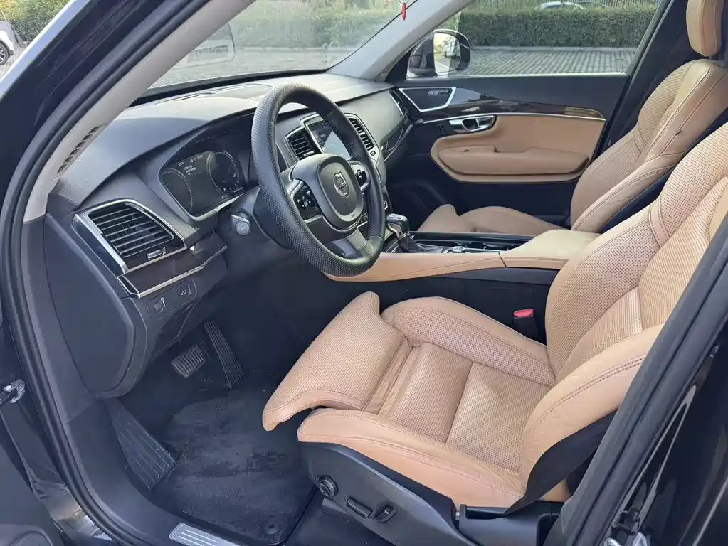 Volvo XC90 — миниатюра 10