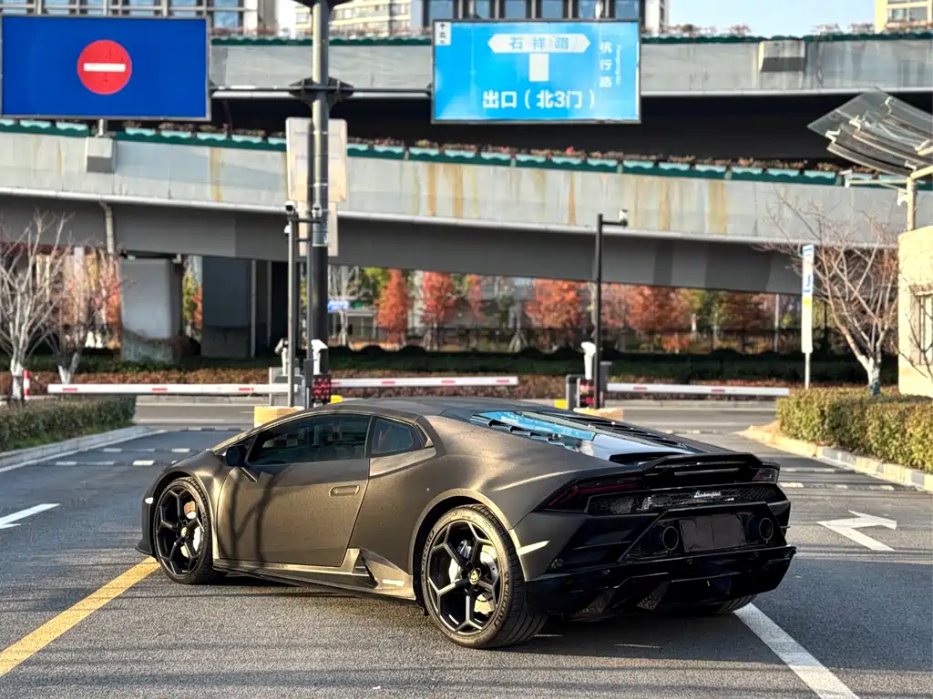 LAMBORGHINI HURACÁN