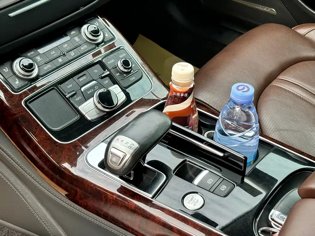 Audi A8 — миниатюра 10