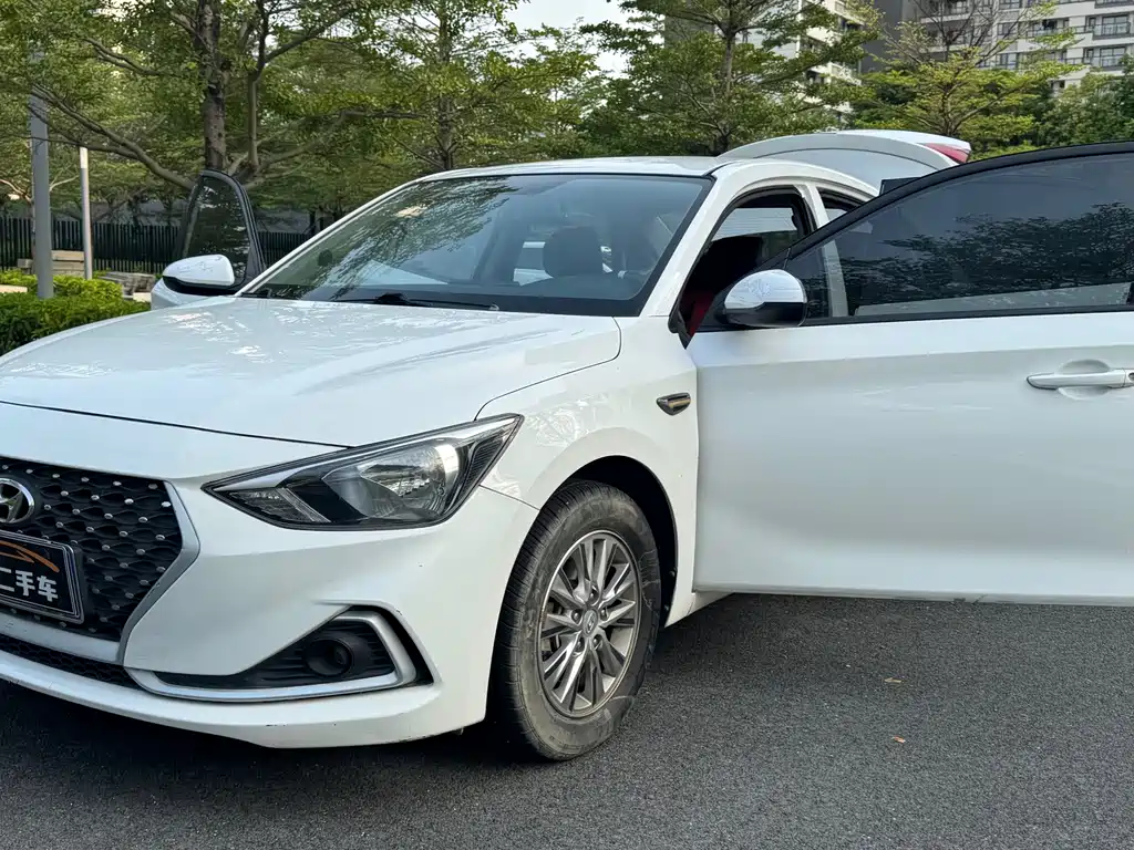 Hyundai Elantra — миниатюра 27