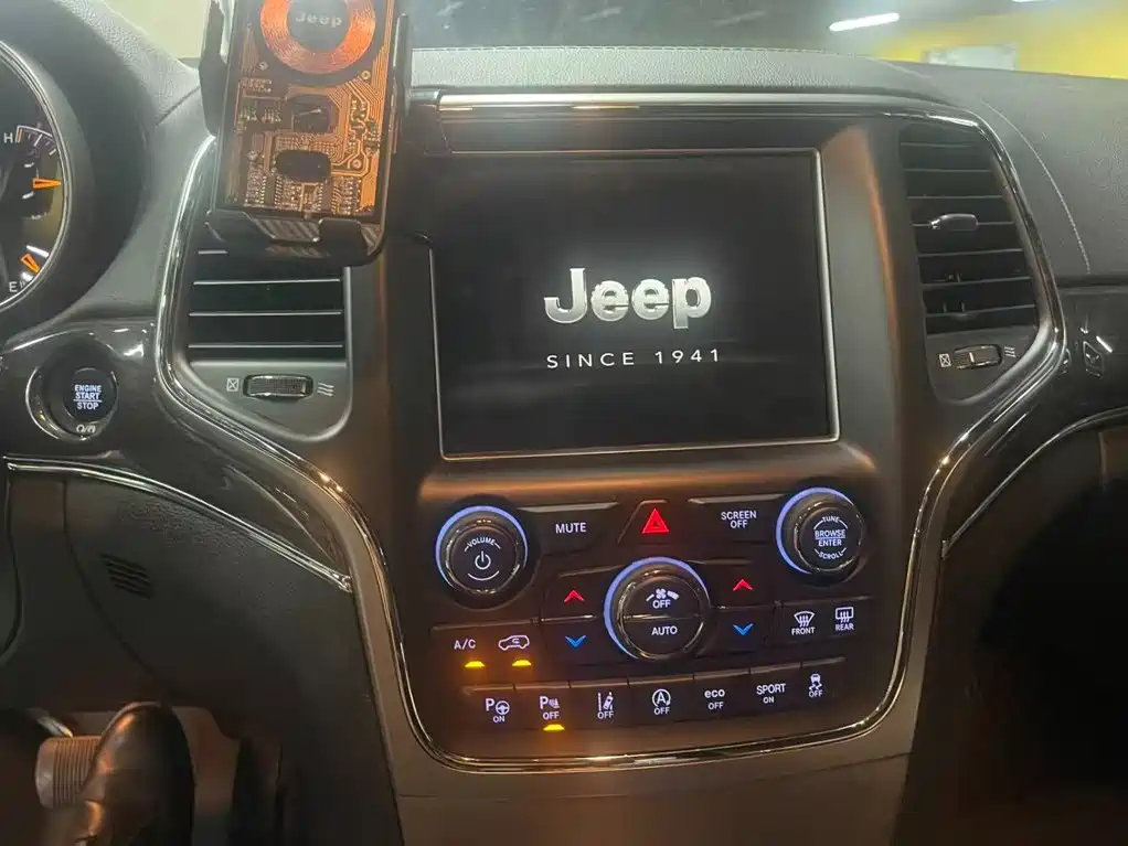 Jeep Grand Cherokee (Import) — миниатюра 9