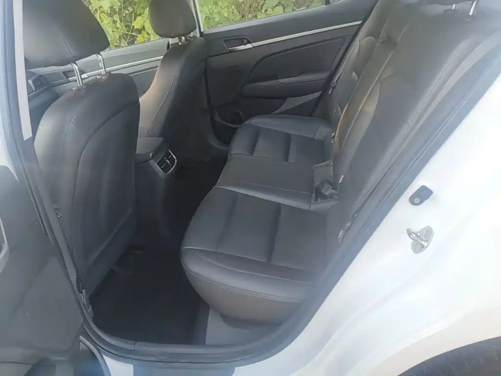Hyundai Elantra — миниатюра 17