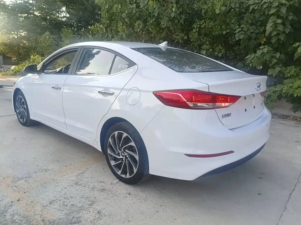 Hyundai Elantra — миниатюра 5