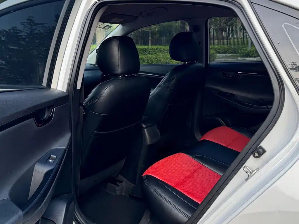 Hyundai Elantra — миниатюра 22
