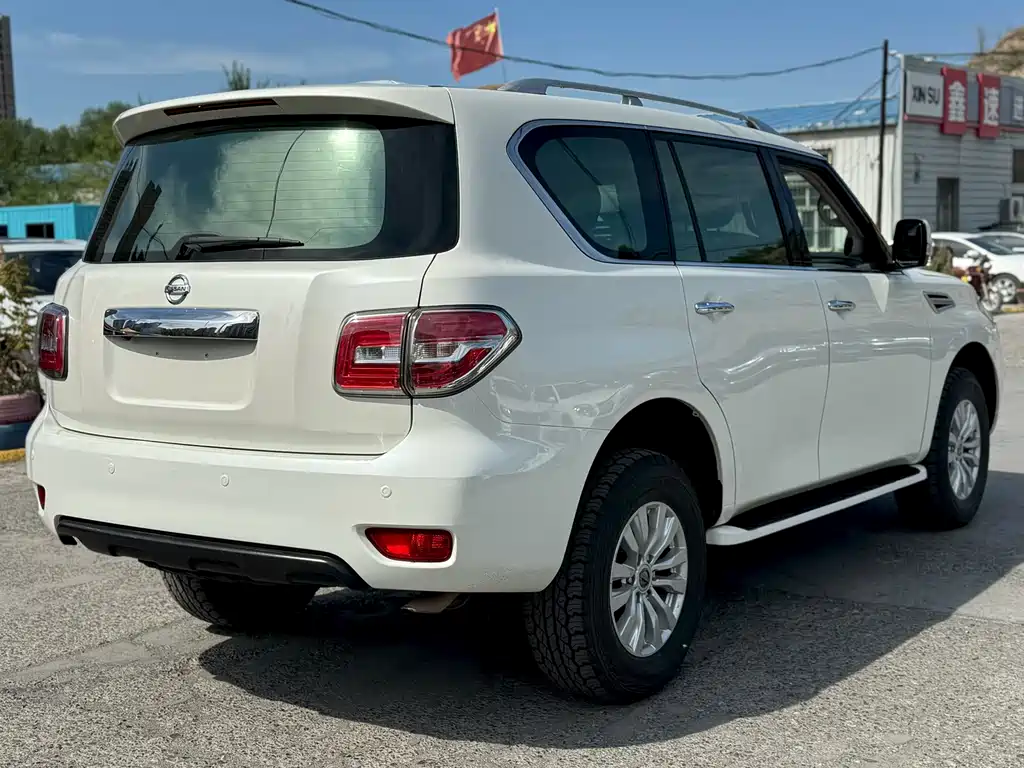 Nissan Patrol — миниатюра 10