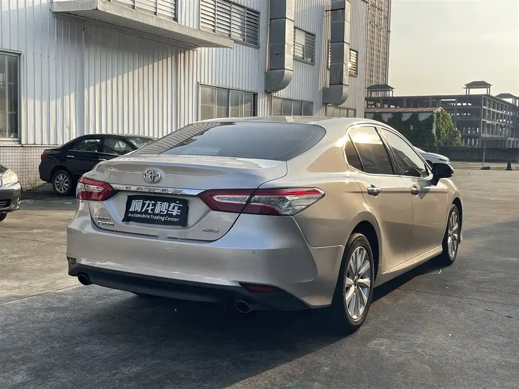 Toyota Camry — миниатюра 9