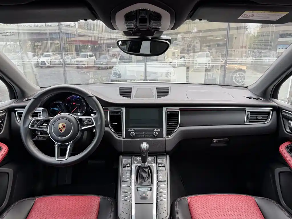 Porsche Macan — миниатюра 5