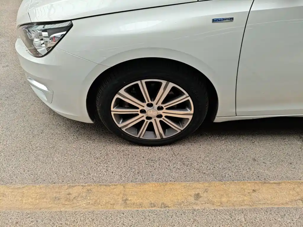 Peugeot 408 — миниатюра 23