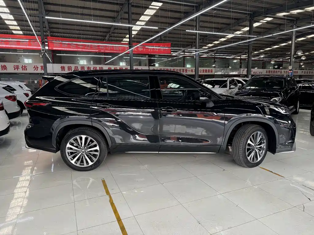 Toyota Crown Kluger — миниатюра 3