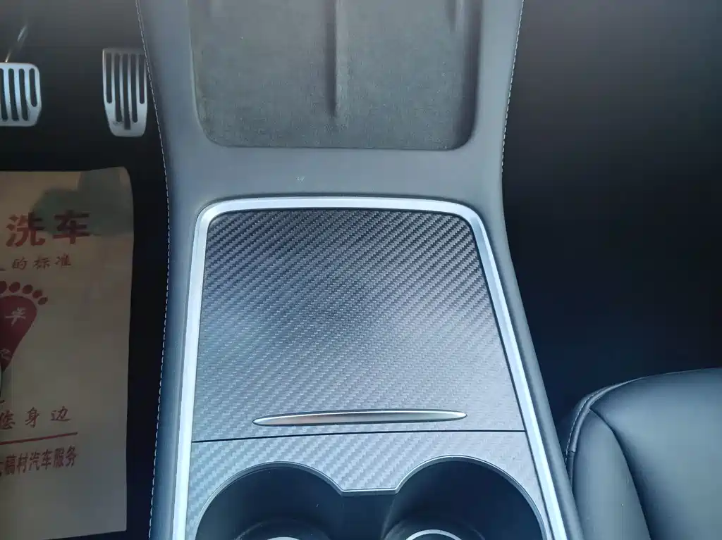Tesla Model Y — миниатюра 21