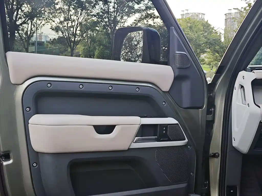 Land Rover Defender — миниатюра 15