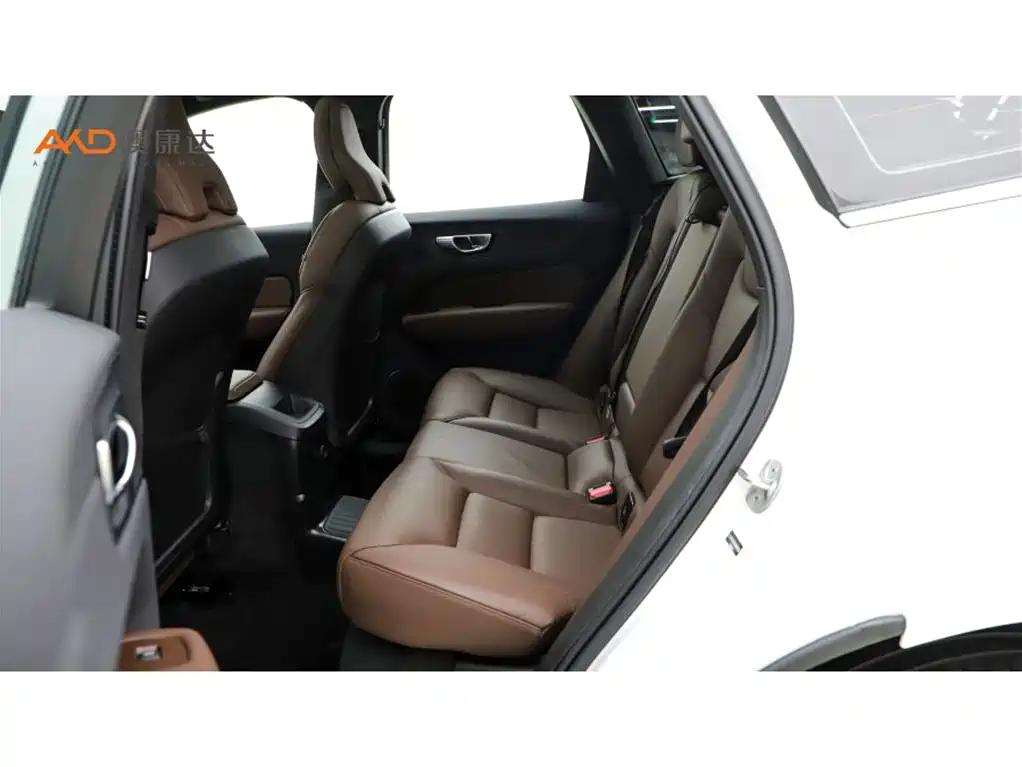 Volvo XC60 PHEV — миниатюра 7