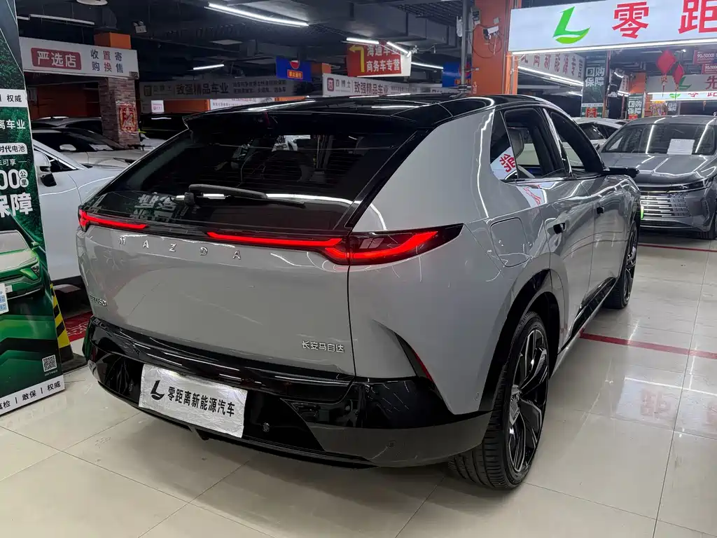 Mazda EZ-60 — миниатюра 6