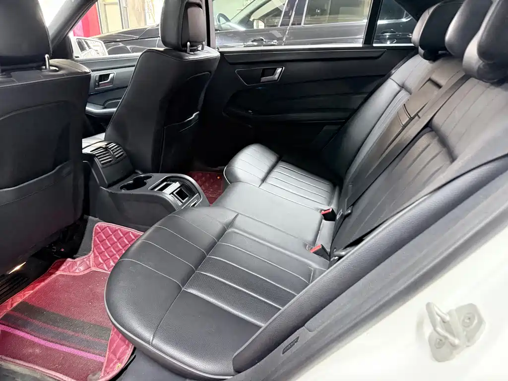 Mercedes-Benz E-Class — миниатюра 11