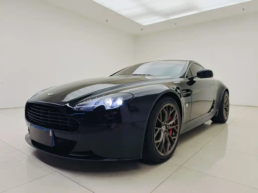 Aston Martin V8 Vantage 2013