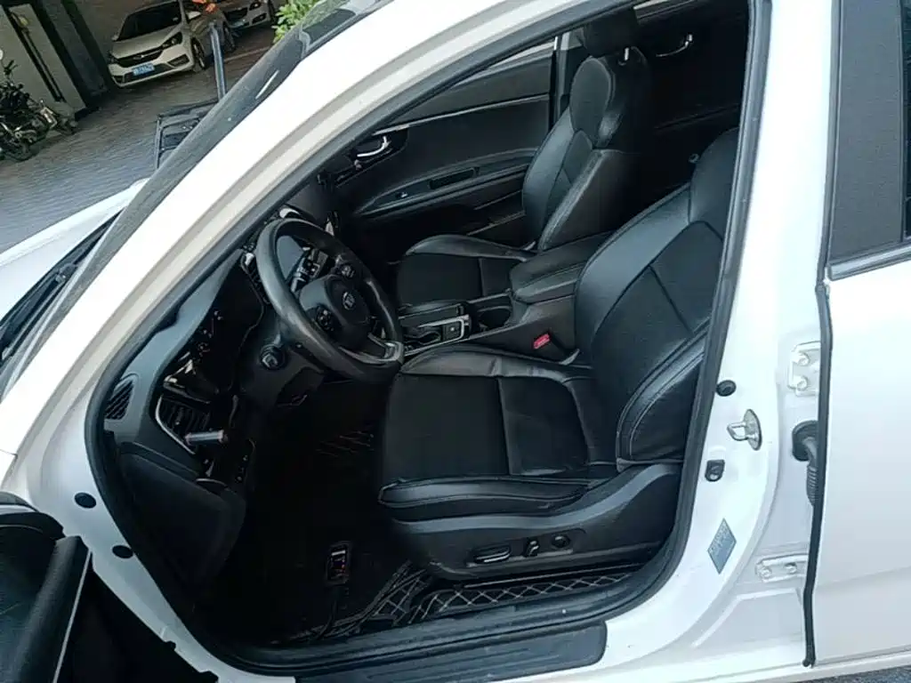 Kia K4 — миниатюра 15