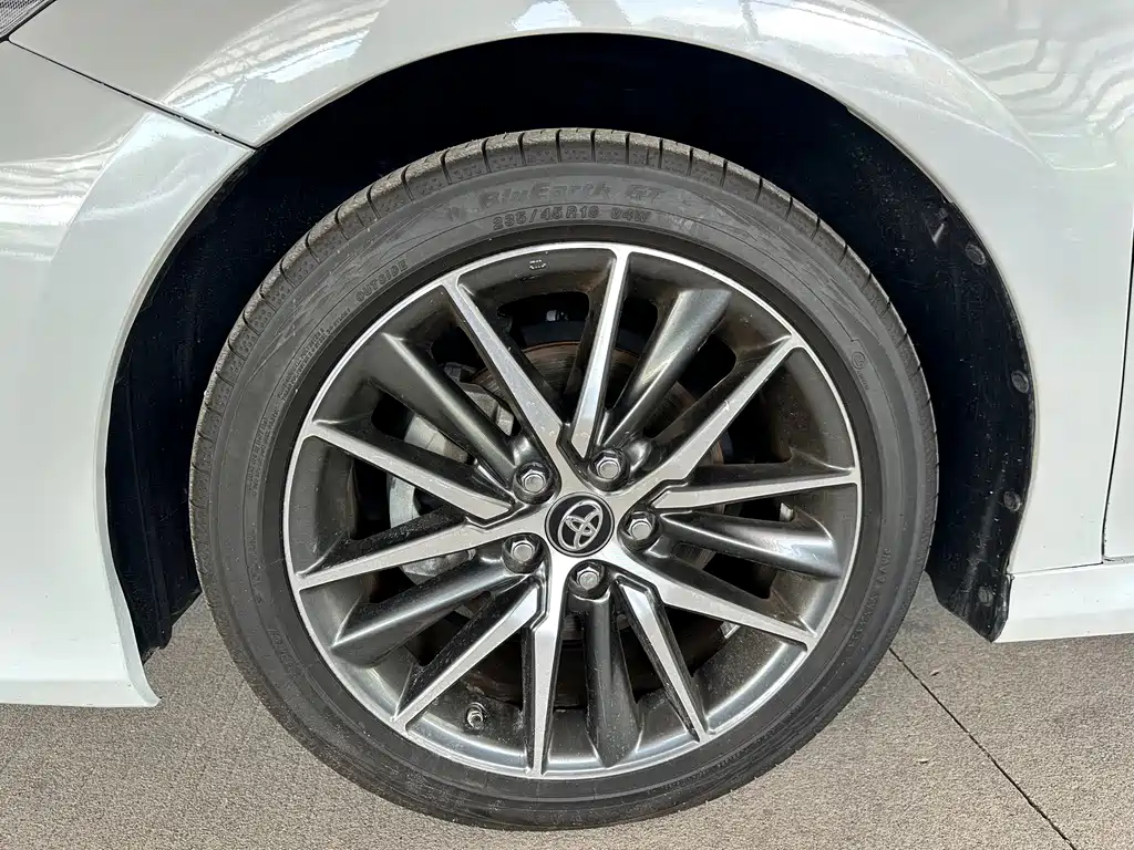 Toyota Camry — миниатюра 18