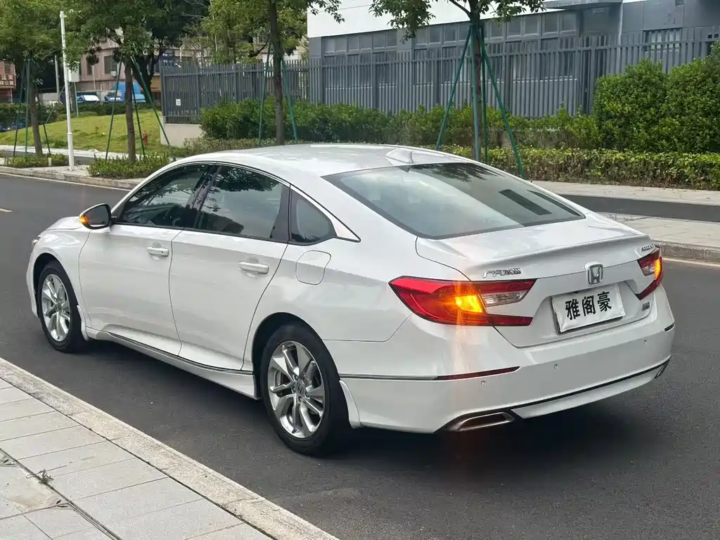 Honda Accord — миниатюра 9