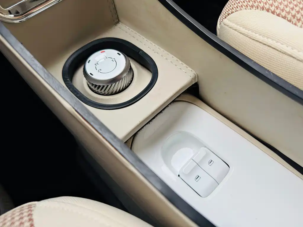 Wuling MINIEV — миниатюра 10