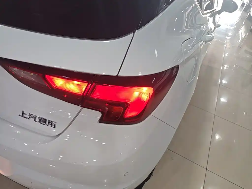 Buick Verano — миниатюра 8