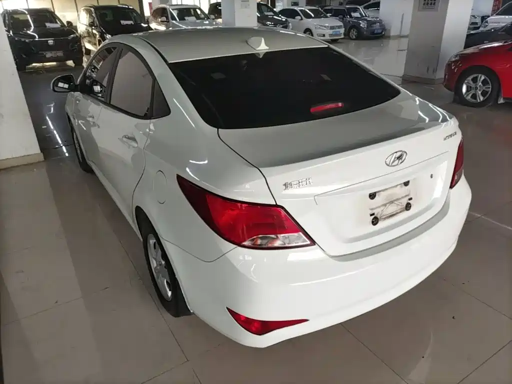 Hyundai Verna — миниатюра 5