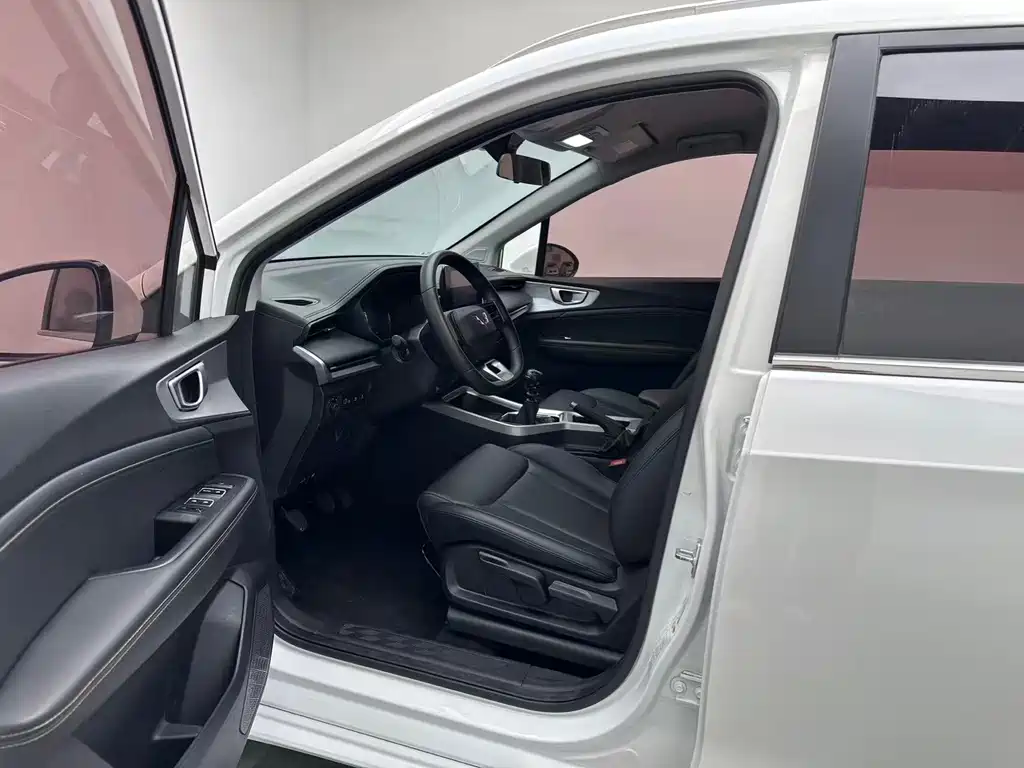Wuling Jiachen — миниатюра 5