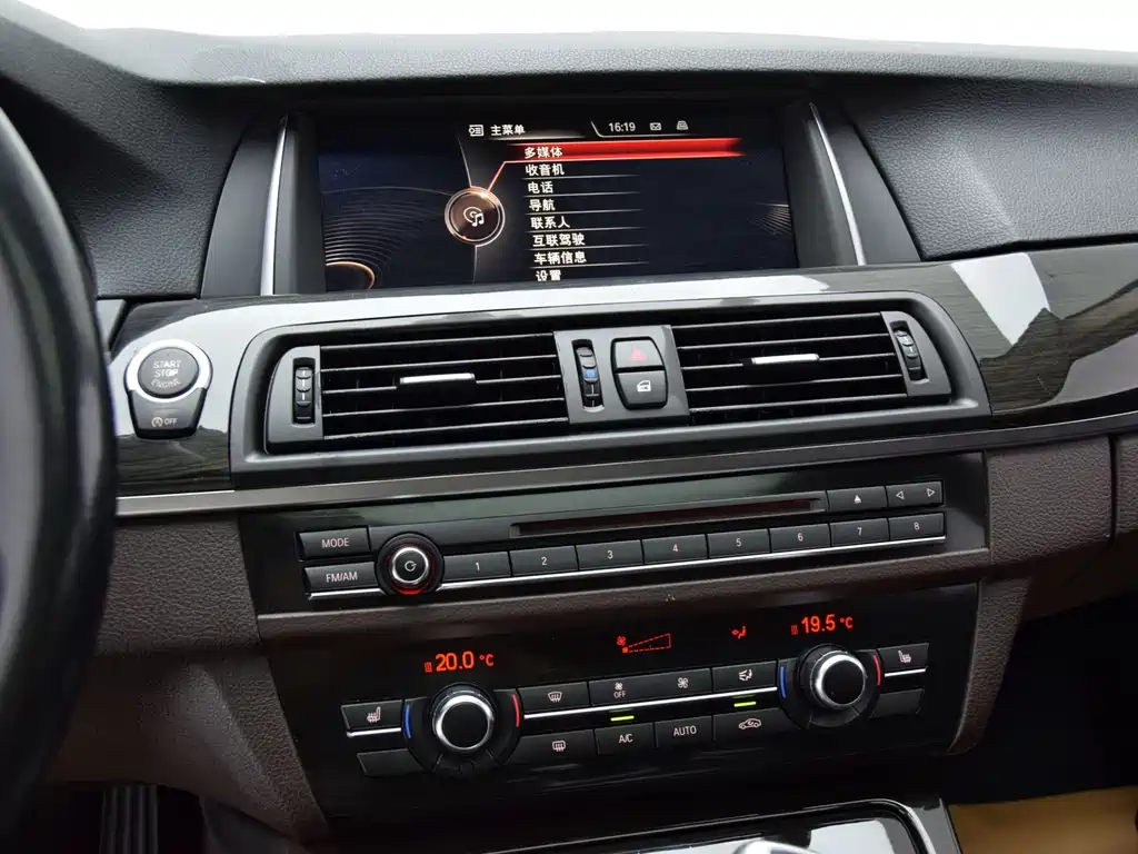 BMW 5 Series — миниатюра 12