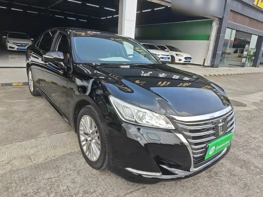Toyota Crown — миниатюра 4