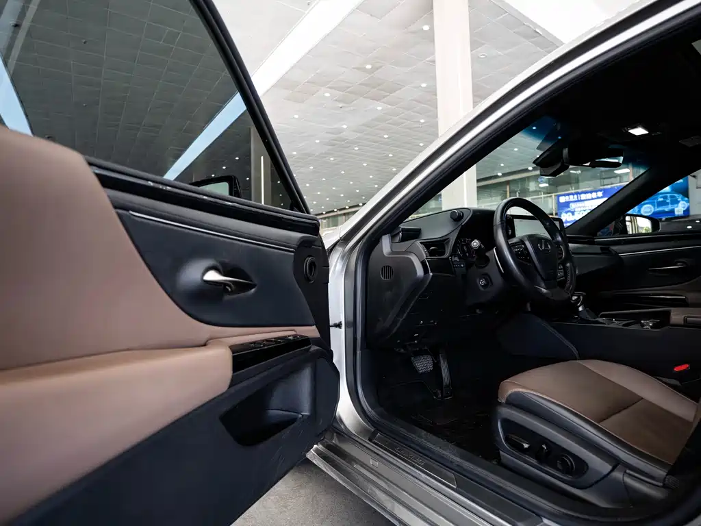 Lexus ES 2022 300h