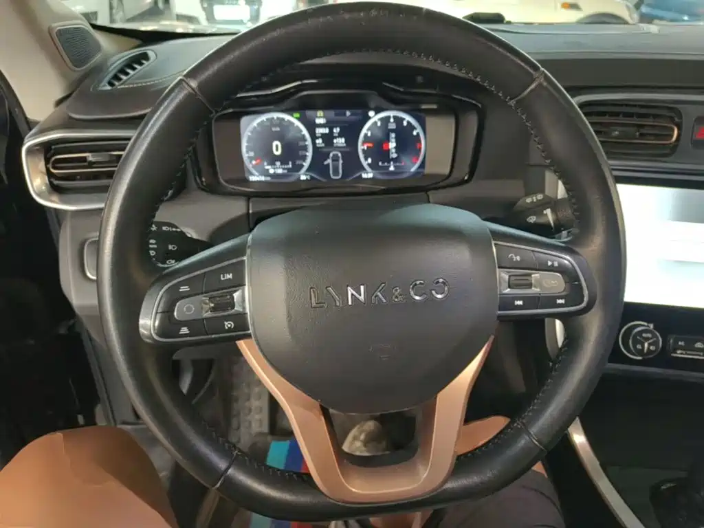 Lynk & Co 01 — миниатюра 11