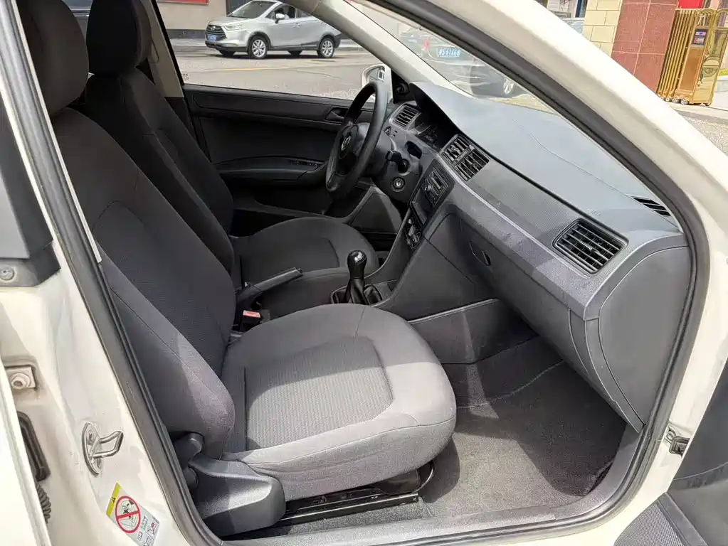 Volkswagen Santana — миниатюра 8