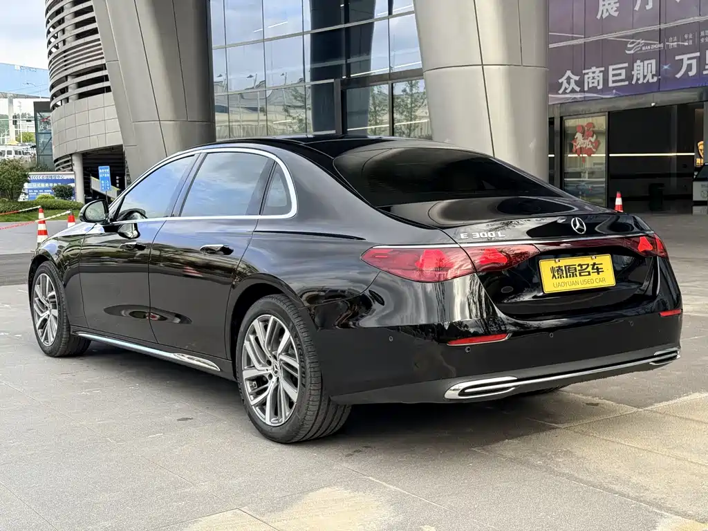 Mercedes-Benz E-Class — миниатюра 5