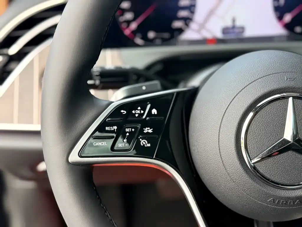 Mercedes-Benz E-Class — миниатюра 17
