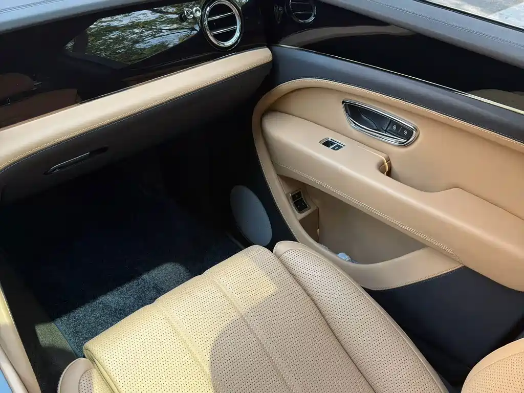 Bentley Bentayga — миниатюра 8