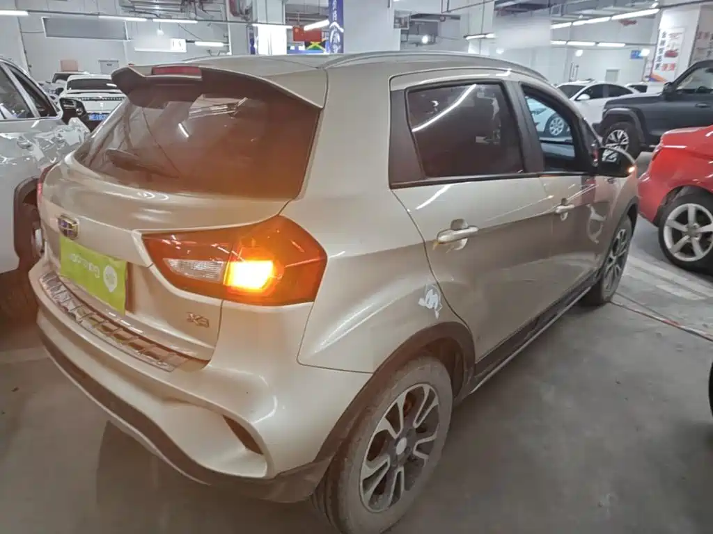 Geely Vision X3 — миниатюра 7