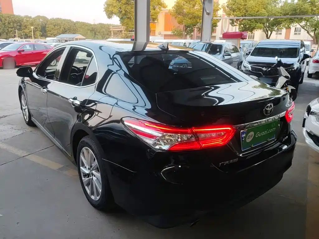 Toyota Camry — миниатюра 5