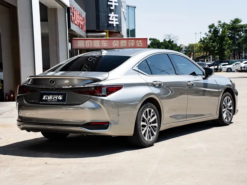 Lexus ES 2022 300h