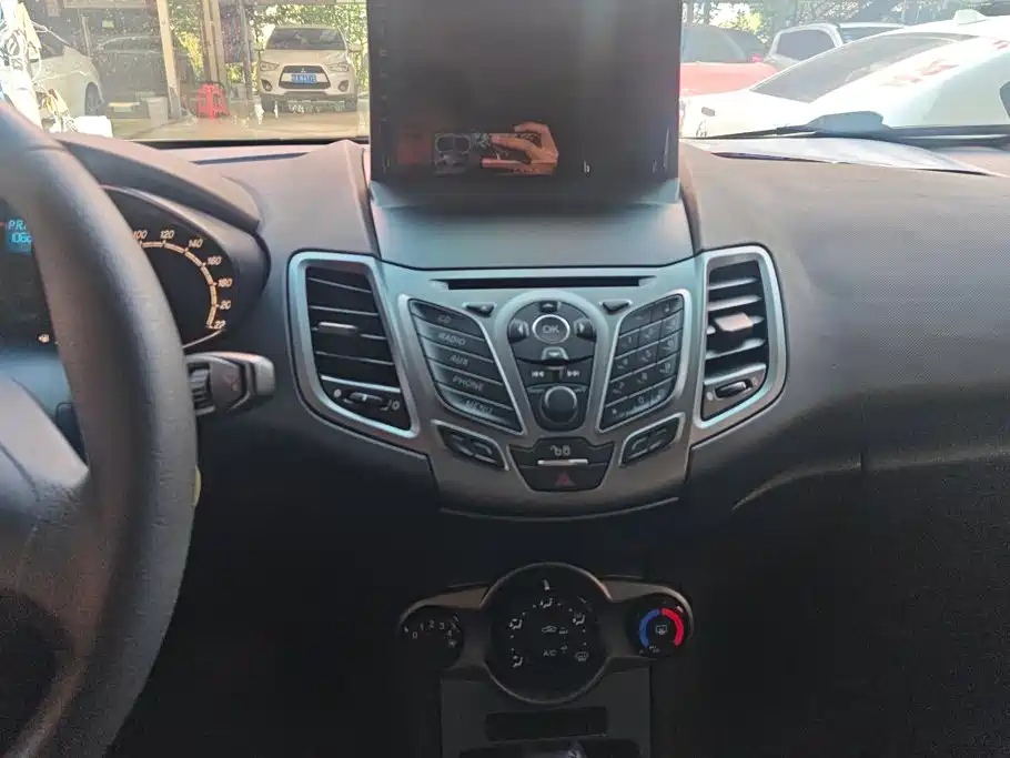 Ford Fiesta — миниатюра 13