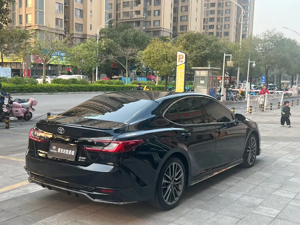 TOYOTA CAMRY