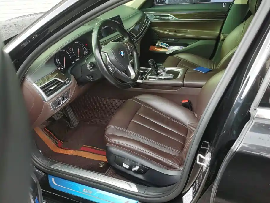 BMW 7 Series — миниатюра 9