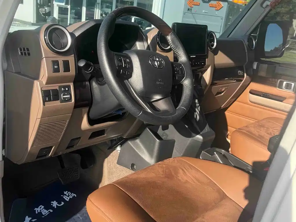 Toyota Land Cruiser — миниатюра 10
