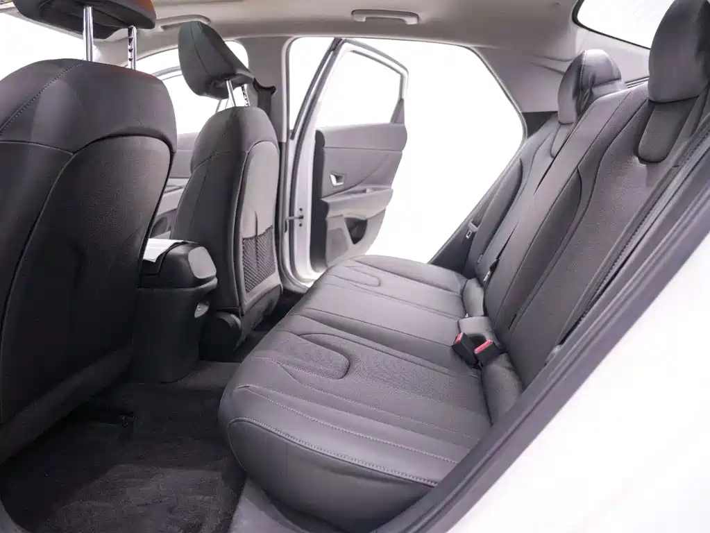 Hyundai Elantra — миниатюра 21