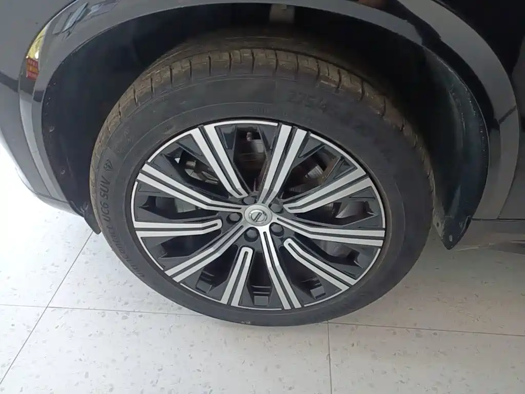 Volvo XC90 — миниатюра 23